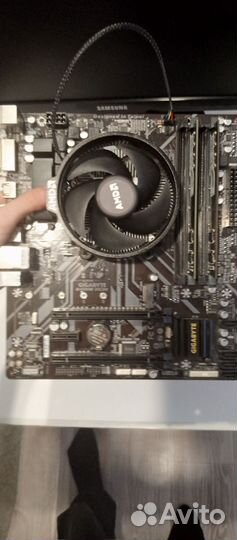 Материнская плата с процессором и памятью