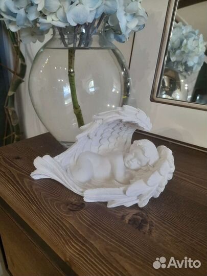 Фигура для интерьера из гипсополимера