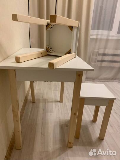 Стол кухонный