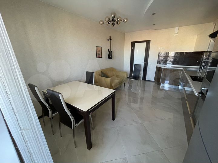 2-к. квартира, 82,3 м², 17/17 эт.