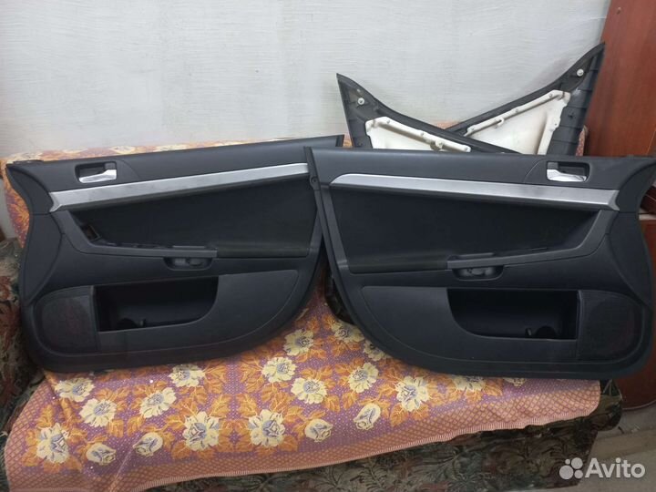 Обшивка дверей митсубиси лансер 10