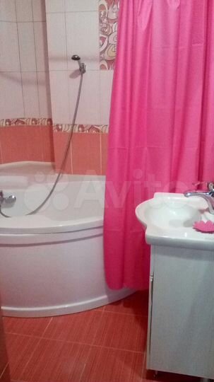 2-к. квартира, 60 м², 1/14 эт.