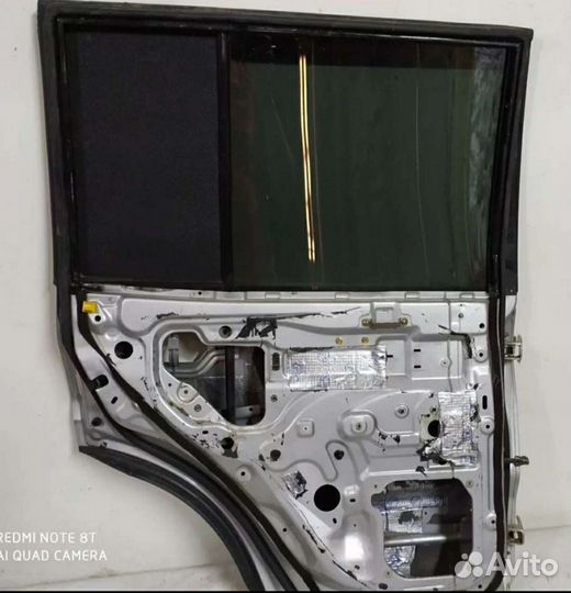 Дверь левая задняя Митсубиси Монтеро 3 Паджеро