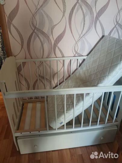 Продается детская кровать и комод
