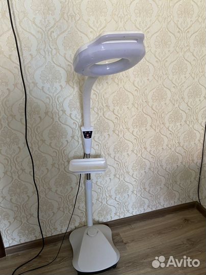 Лампа лупа для косметолога