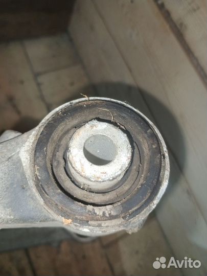 Рычаг задний левый Jeep Grand Cherokee WK2