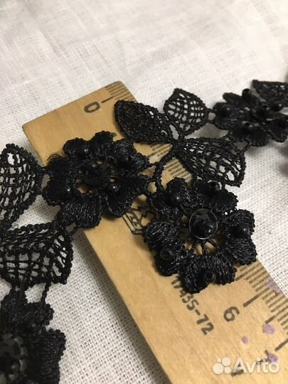 Кружево с пайетками и бисером