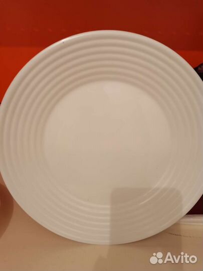 Набор столовой посуды новый 23см, 17 штук тарелок