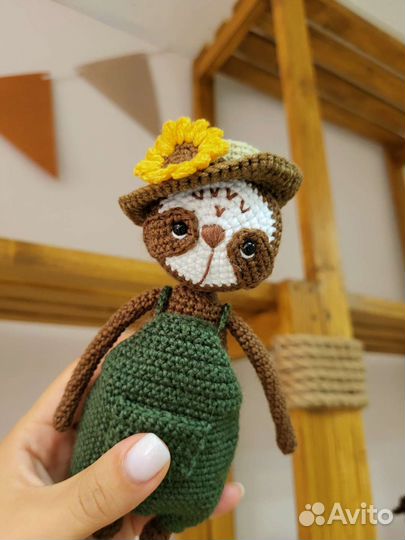 Игрушка ленивец