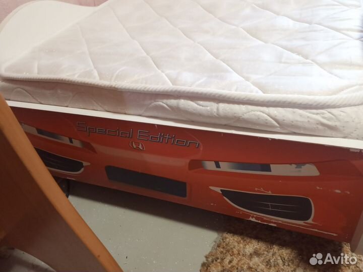 Детская кровать машинка