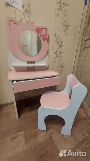 Детский туалетный столик для девочки