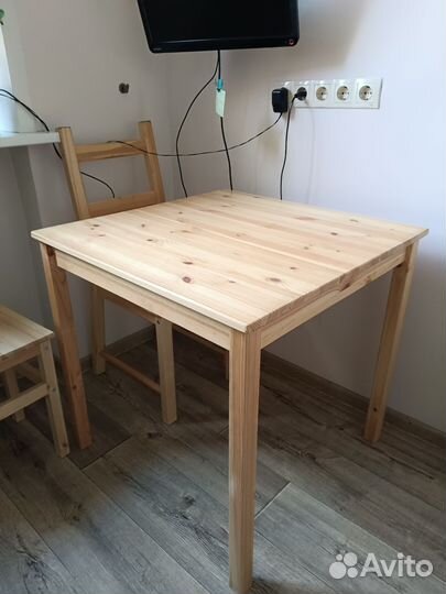 Стол кухонный массив сосны 75х75