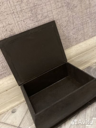 Деревянная шкатулка