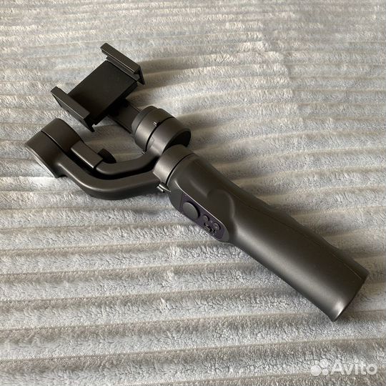 Трехосевой стабилизатор для смартфона