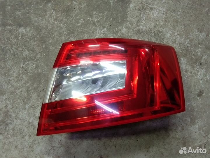 Фонарь задний правый Шкода Октавия A7 лифтбек