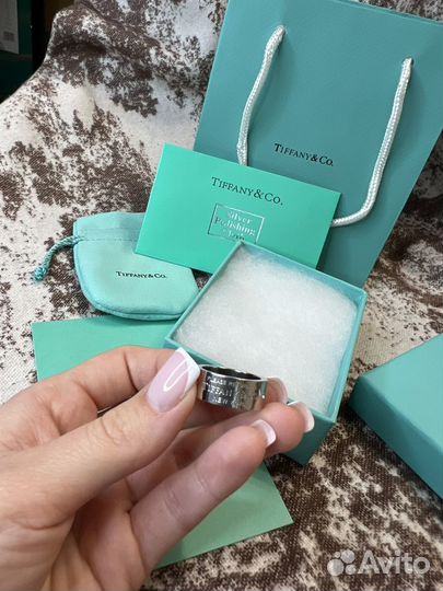 Кольцо Tiffany&Co с цирконами