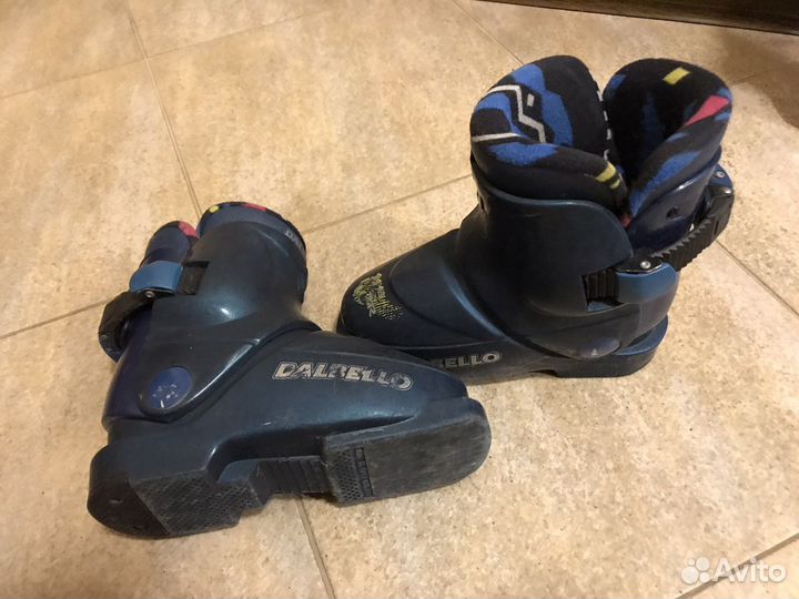 Горные лыжи и ботинки детские
