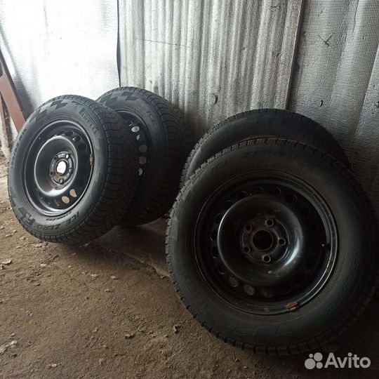 Комплект зимних колес r15 на VW Golf 6