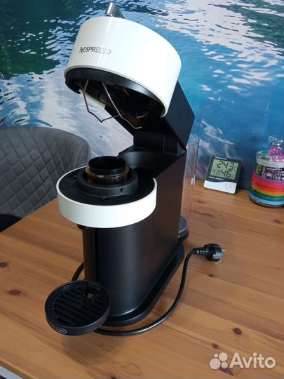 Кофемашина капсульного типа DeLonghi Nespresso