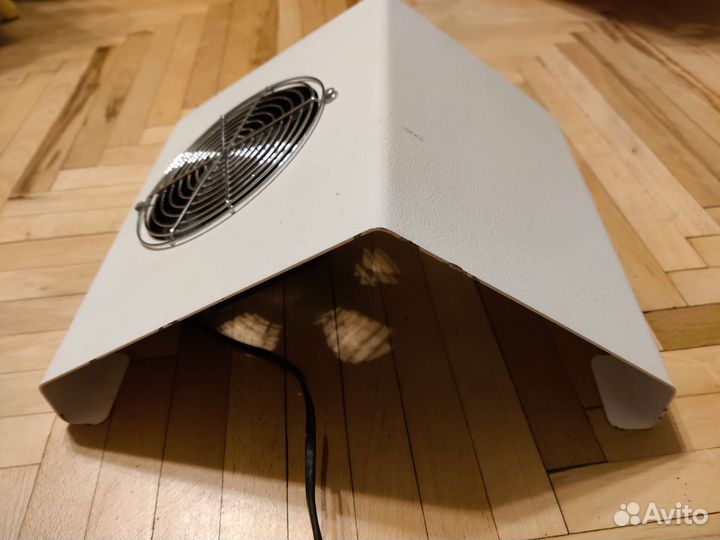 Вытяжка маникюрная настольная Emil