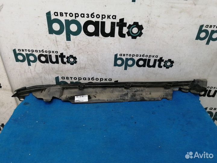 Уплотнитель крыла левый сверху под капотом