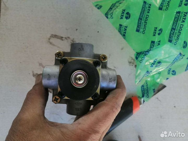 Кран тормозной главный Daewoo