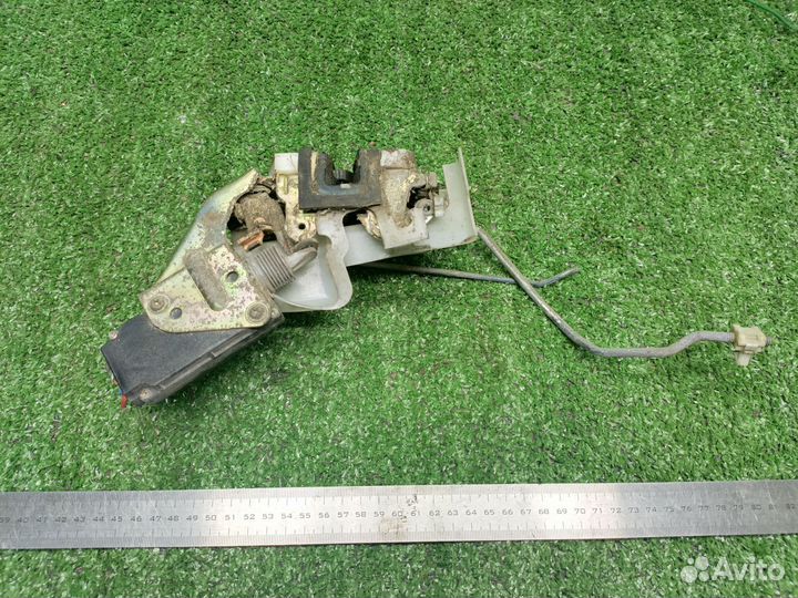 Замок двери с дефектом Mazda 323 BA