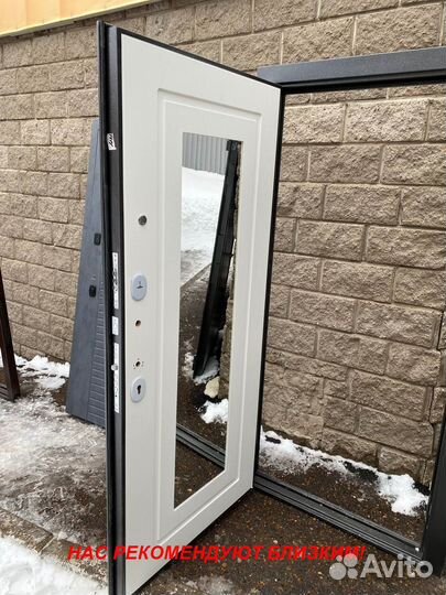 Толстая дверь входная в дом