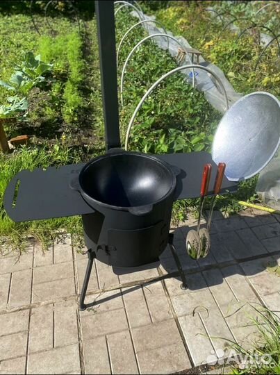 Печь под казан с трубой и дверцей