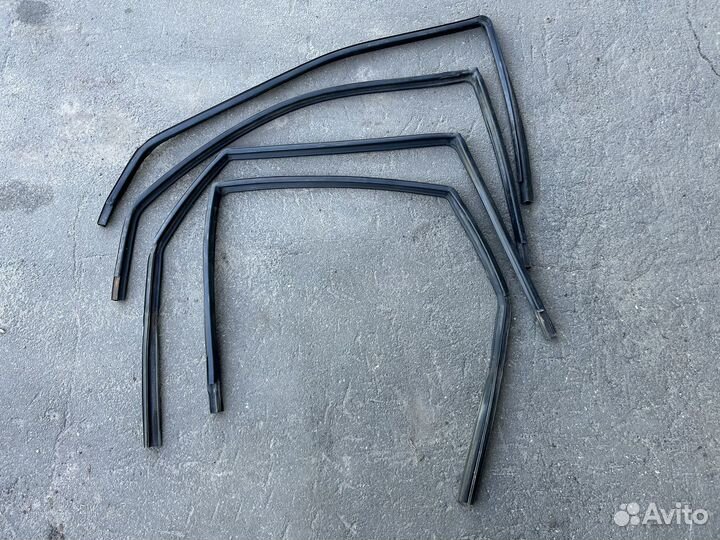 Уплотнитель стекла двери Лада Гранта Датсун