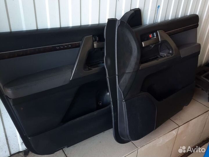 Дверные карты передние Toyota LC200