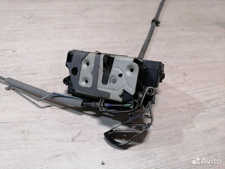 Замок двери передний левый Ford Focus 3 Форд Фокус