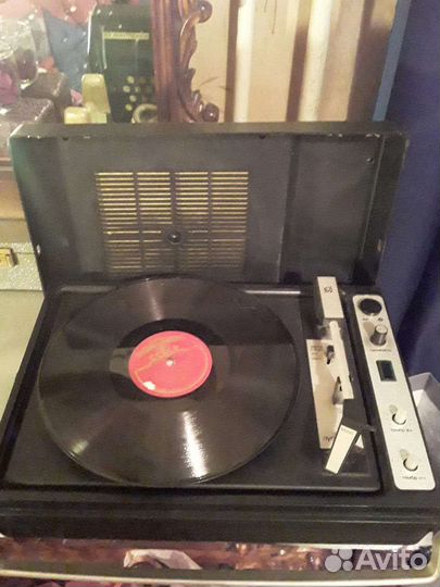 Виниловый проигрыватель