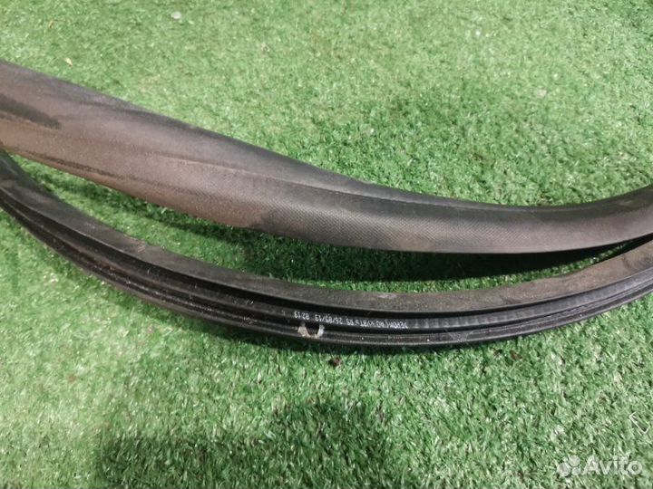 Уплотнительная резинка боковой двери задняя правая