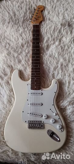 Электрогитара Fender Stratocaster (реплика)