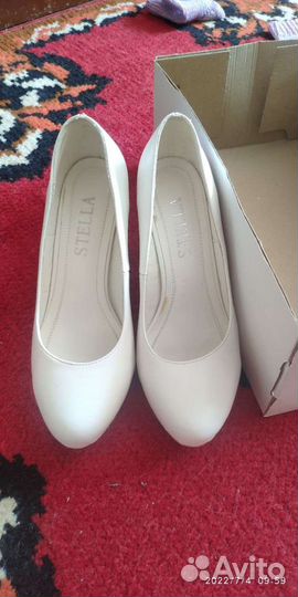 Туфли женские 37 размер белые