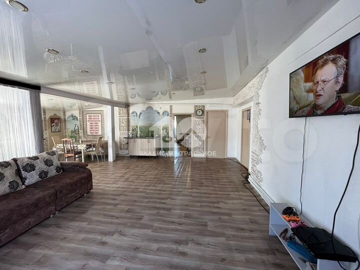 Дом 204 м² на участке 6 сот.