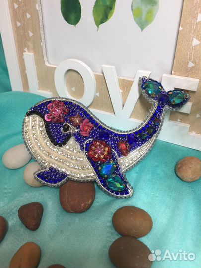 Брошь ручной работы из бисера