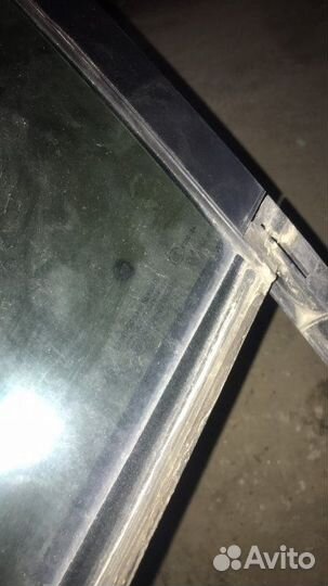 Стекло двери передней левой (форточка) Citroen C4