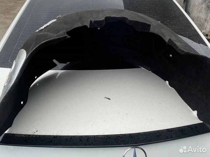 Задний левый подкрылок на Е-класс (w212)
