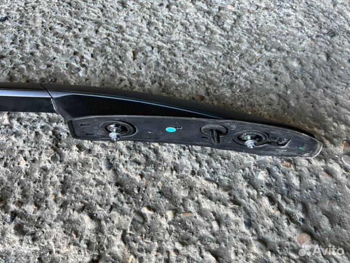 Рейлинг (планка на крышу) правый Renault Duster