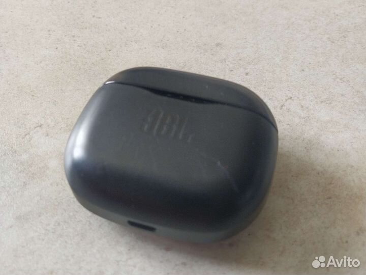 Зарядник для беспроводных наушников JBL