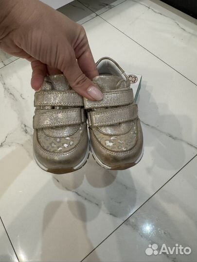 Кроссовки для девочки 80