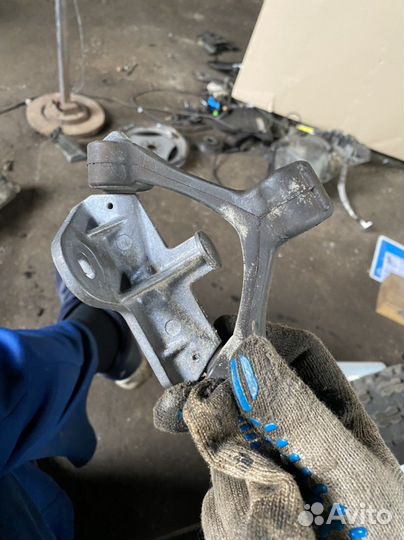 Кронштейн глушителя VAG 4B0253663E