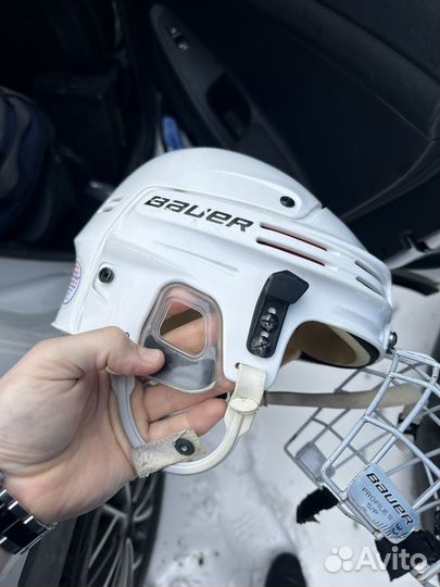 Хоккейный шлем