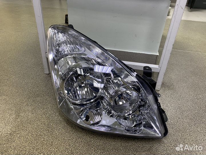 Фара правая Toyota Corolla Verso 04-09