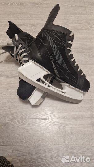 Коньки хоккейные