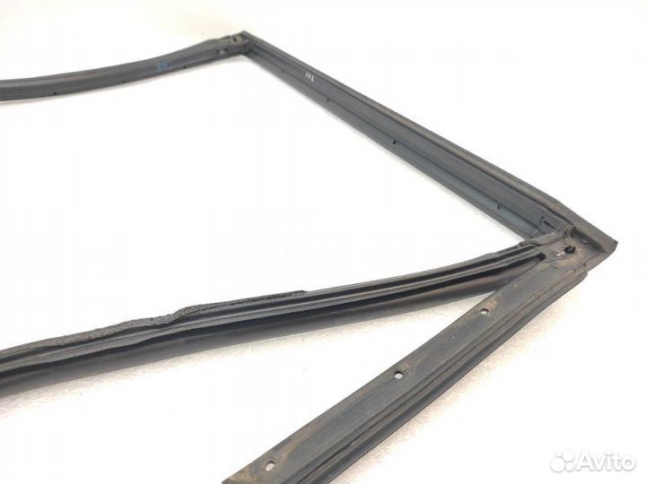 Уплотнитель двери задний левый Nissan Qashqai J11