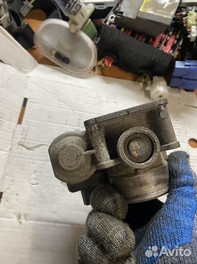 Дроссельная заслонка Nissan Almera Classic B10