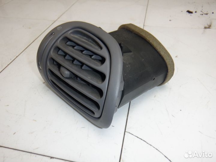 Дефлектор воздушный Peugeot 206